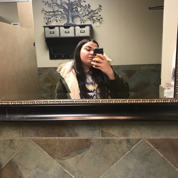 Meet your Posher, Alex - Picture 4 of 4